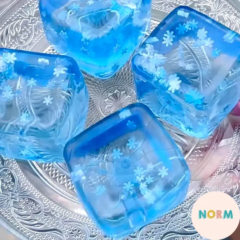 Snowflake NeeDoh Nice Cube: Winter-Themed Sensory Stress Relief Toy
